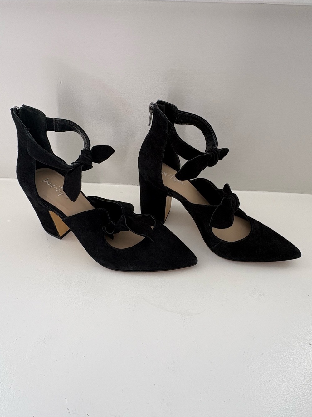 Lord & Taylor "LR-Lucie" Black Suede Bow Block Heel Pumps Size 8 / 38